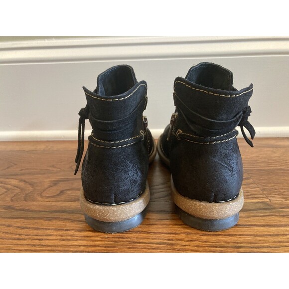 Born Wynter Ankle Boots Black Distressed Leather Tassel Women's Size 6 NWOB - Picture 3 of 11